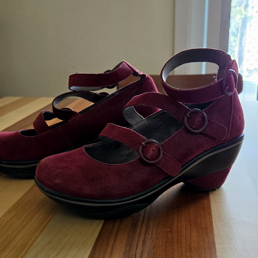 Jambu Burgundy Mar Jane Heeled/Wedge Shoes. Size 6